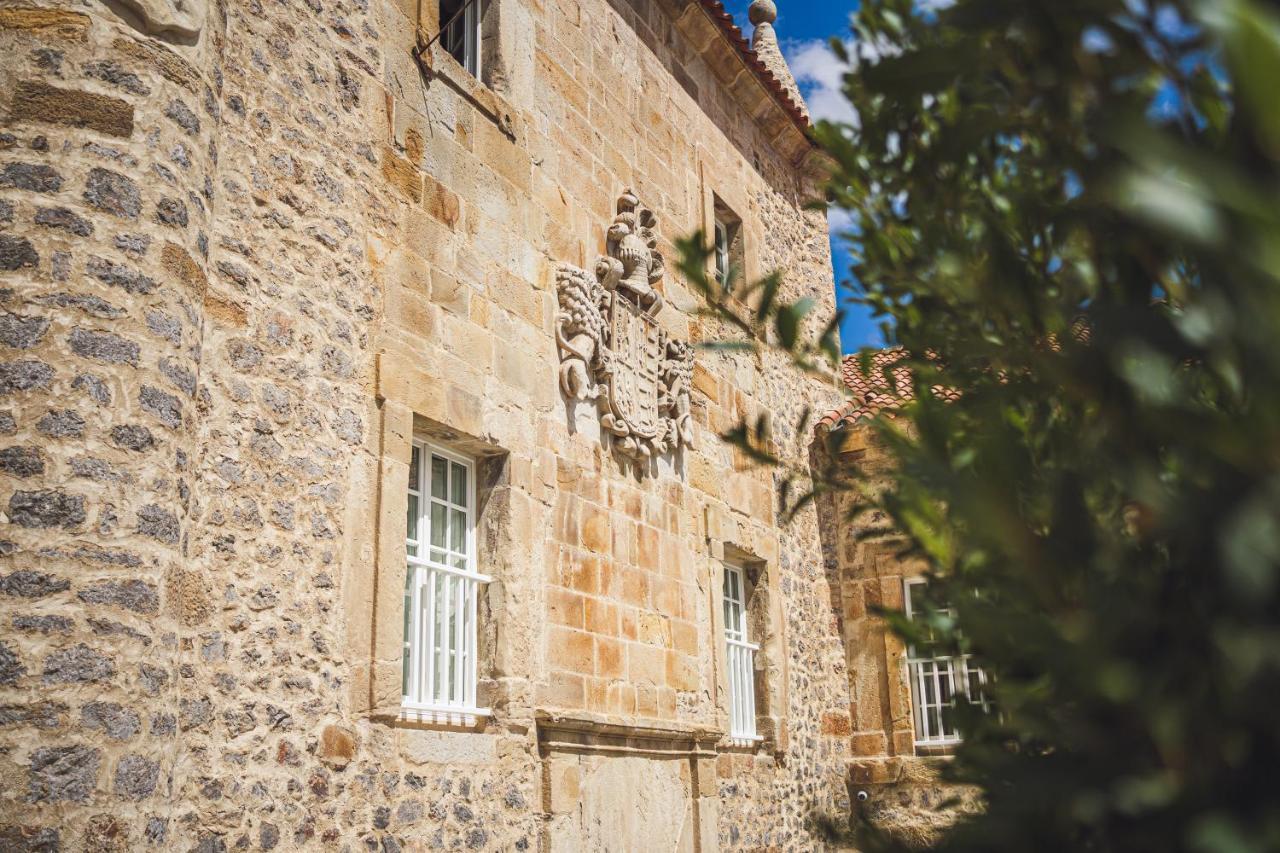 Palacio De Los Acevedo Hoznayo Exterior photo